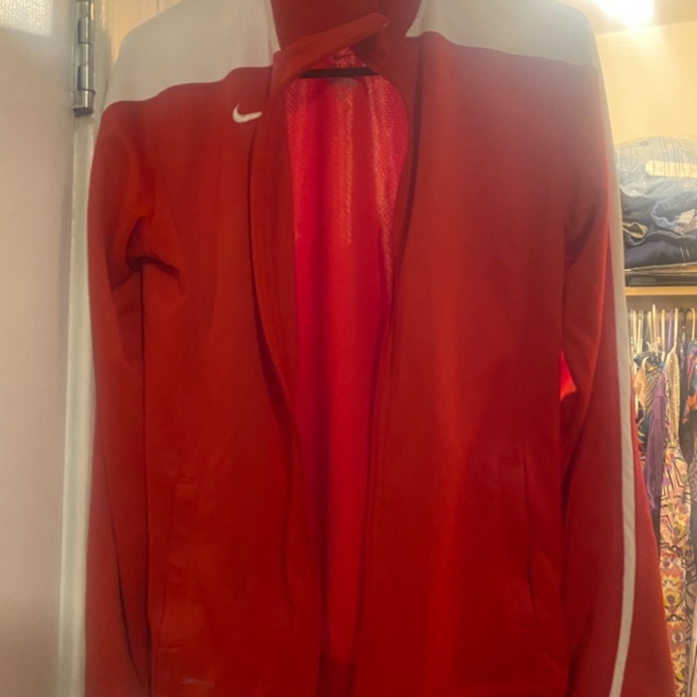 Woman’s Nike jacket never worn size small